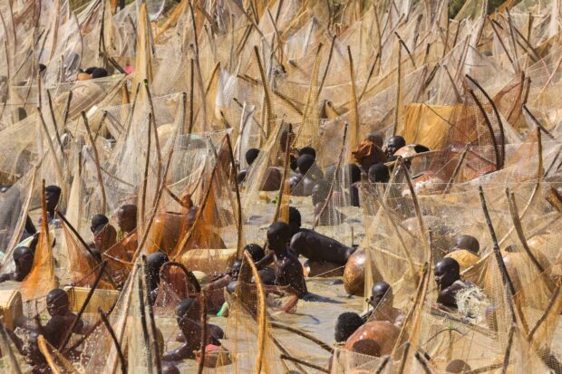 Fishermen with Traditional Nets on the Matan Fada River – Argungu Fishing Festival | Irene Becker Photography | Irene Becker Photography Argungu Fishing Festival Fishermen with traditional nets on the Matan Fada River during the Argungu Fishing Festival in Nigeria.